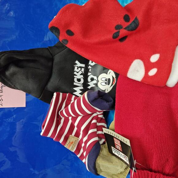 Dog Outfit Bundle ( Small 5 to 8 Pound Pets ) Brand New Save with a Bundle